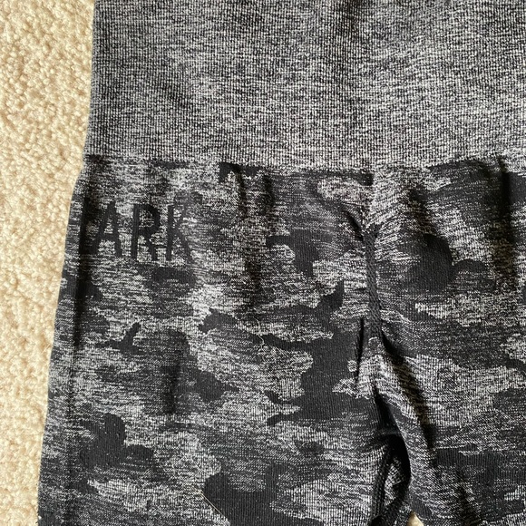 Gymshark Camo Seamless Scrunch bum leggings - Picture 2 of 2